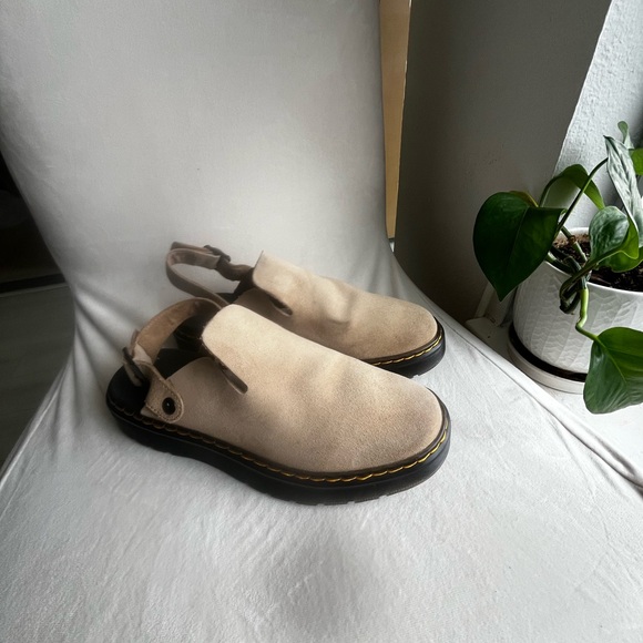 Dr. Martens Other - Dr. Marten's Beige Carlson Suede Casual Sling back Mules Men's 8 new